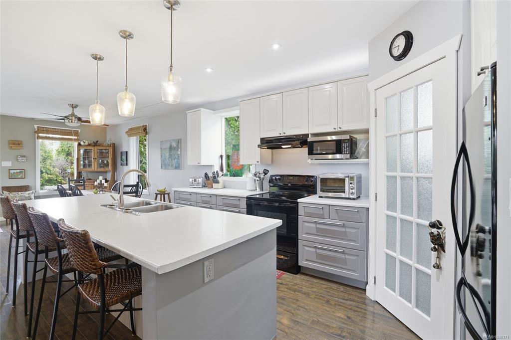 Third View of 1020 4th Ave, Ladysmith, BC, V9G 1B2