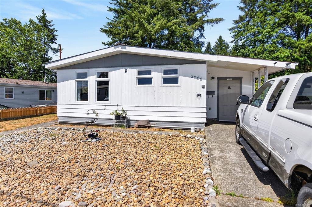 Fourth View of 2068 4th St E, Courtenay, BC, V9N 6V8
