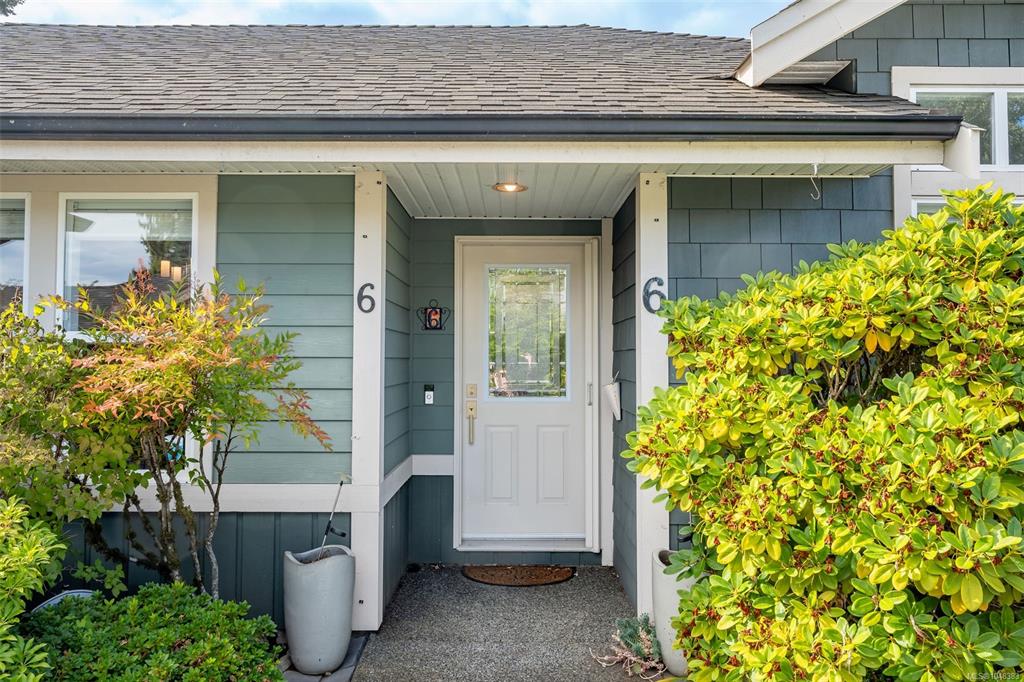 Fourth View of 707 Greenlea Dr, Saanich, BC, V8Z 3E7