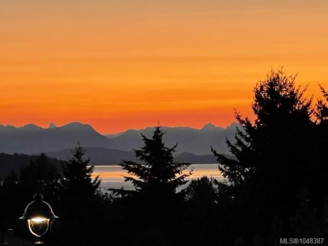 Third View of 885 Timberline Dr, Campbell River, BC, V9H 0A8