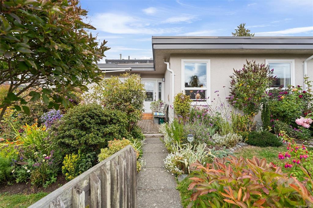 Second View of 3060 Harriet Rd, Saanich, BC, V9A 1T5