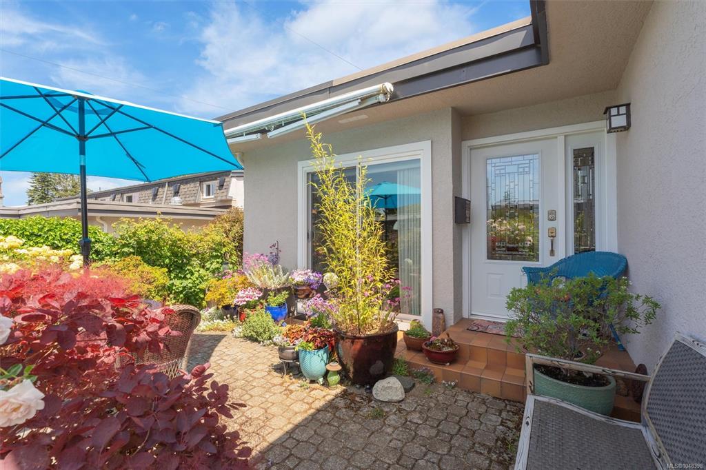 Fourth View of 3060 Harriet Rd, Saanich, BC, V9A 1T5