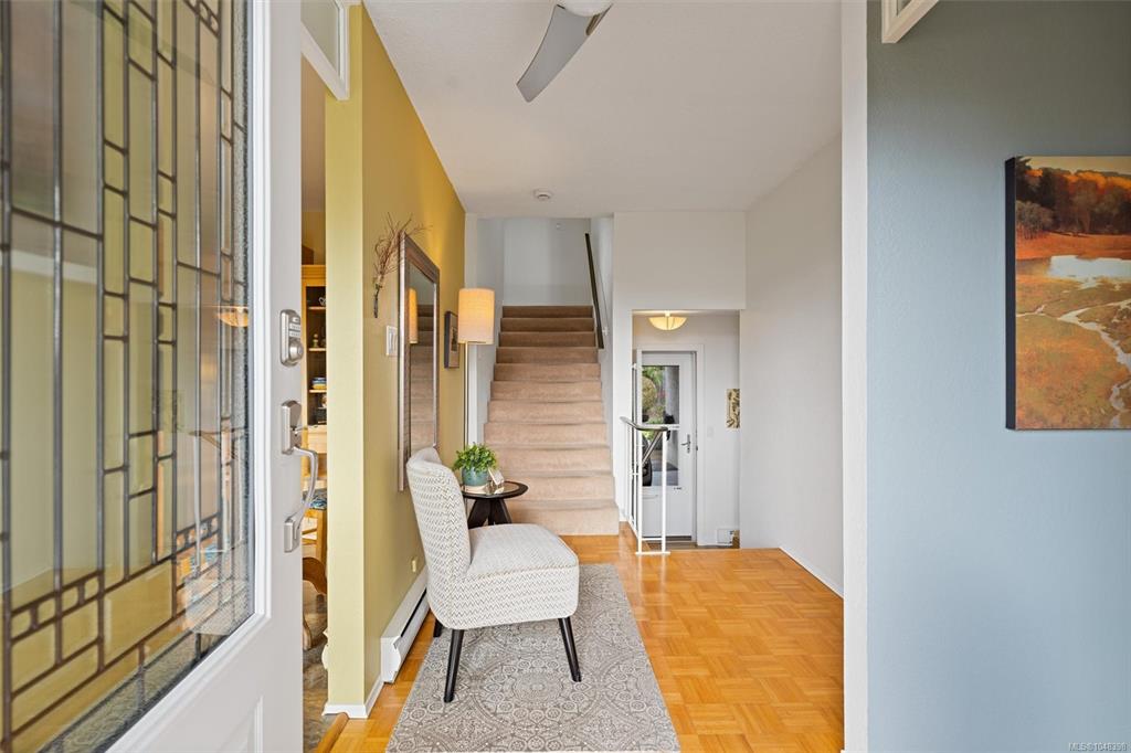 Fifth View of 3060 Harriet Rd, Saanich, BC, V9A 1T5