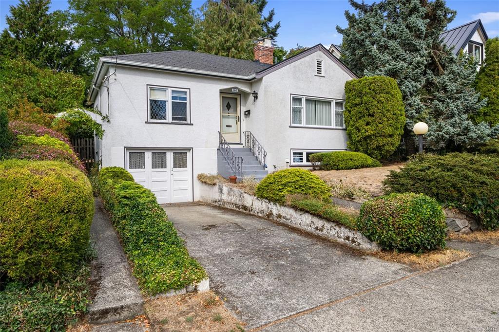 Second View of 1258 Rockland Ave, Victoria, BC, V8V 3J2