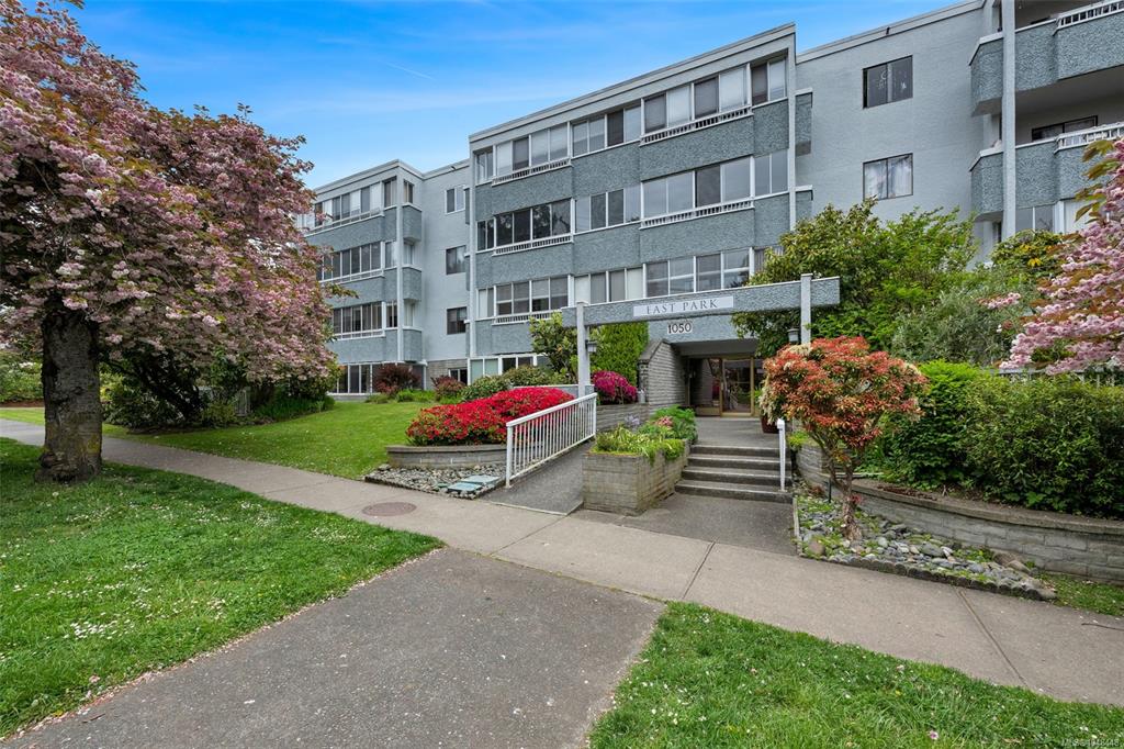 Third View of 1050 Park Blvd, Victoria, BC, V8V 2T4