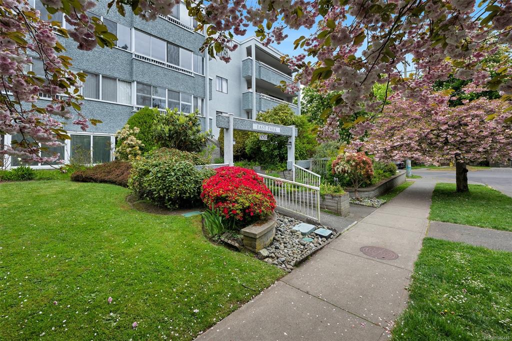 Fifth View of 1050 Park Blvd, Victoria, BC, V8V 2T4