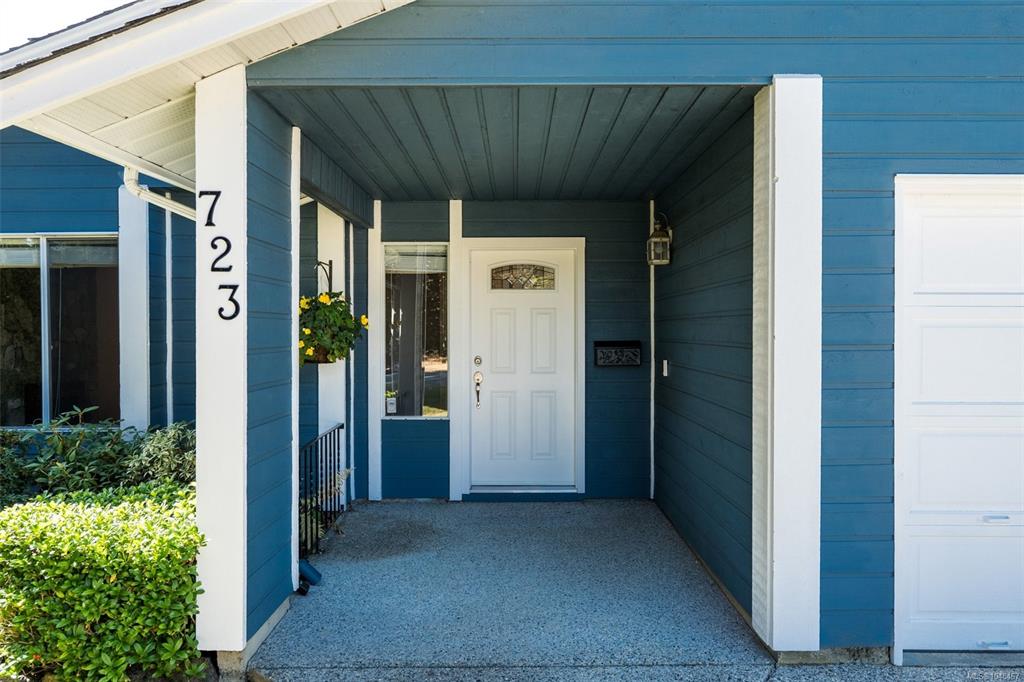 Fourth View of 723 Miller Ave, Saanich, BC, V8Z 3C9