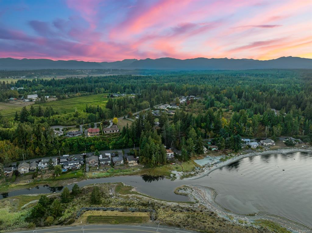 Third View of 1426 Wilkinson Rd, Comox, BC, V9M 4B3