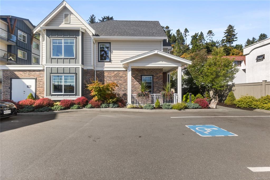 Third View of 796 Island Hwy S, BROWNSTONE TOWNHOMES, Campbell River, BC, V9W 1A6