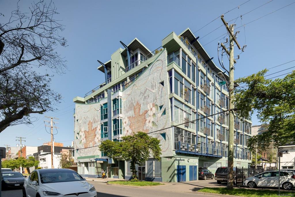 Third View of 1061 Fort St, Victoria, BC, V8V 5A1