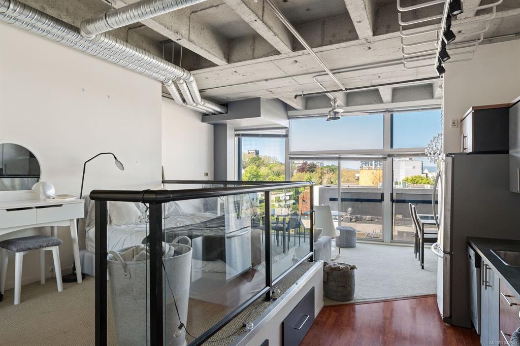 Fourth View of 1061 Fort St, Victoria, BC, V8V 5A1