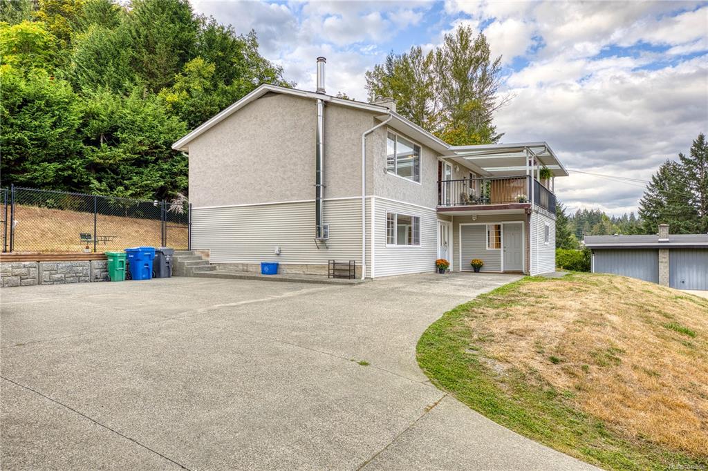 Third View of 2077 Lakeside Dr, Nanaimo, BC, V9X 1B5
