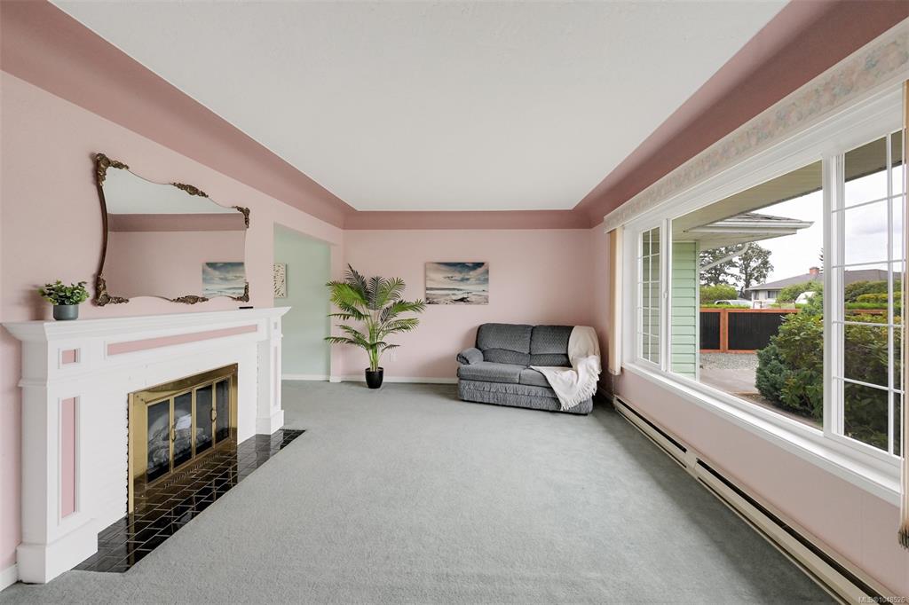 Fifth View of 3345 Biscoe Dr, Saanich, BC, V8Z 4P7