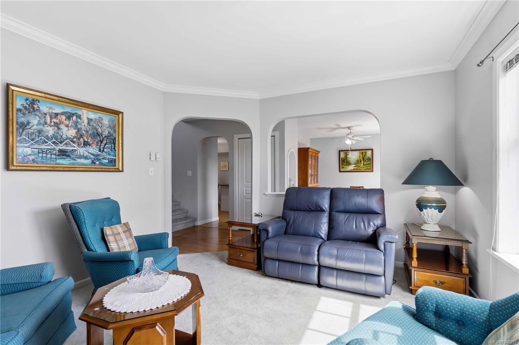 Fifth View of 4073 Blackberry Lane, Saanich, BC, V8X 5J5