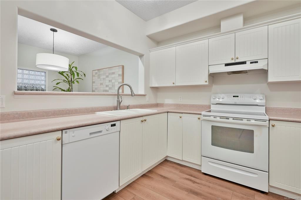 Fifth View of 4525 Wilkinson Rd, Orchard Woods, Saanich, BC, V8Z 5C3