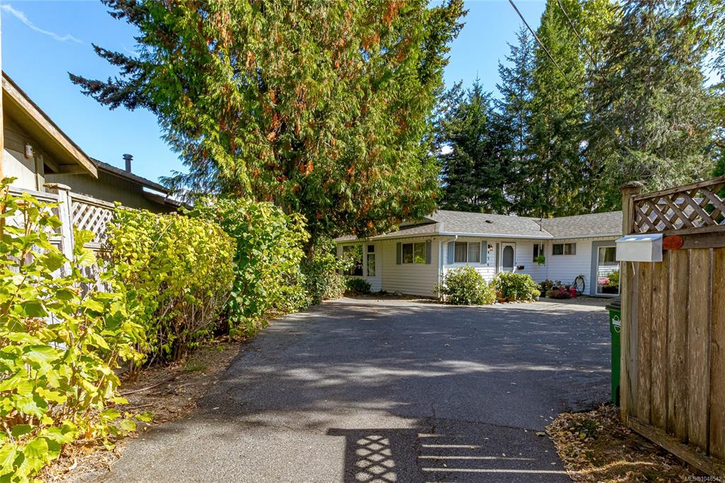 Fourth View of 4541 Elk Lake Dr, Saanich, BC, V8Z 6L3