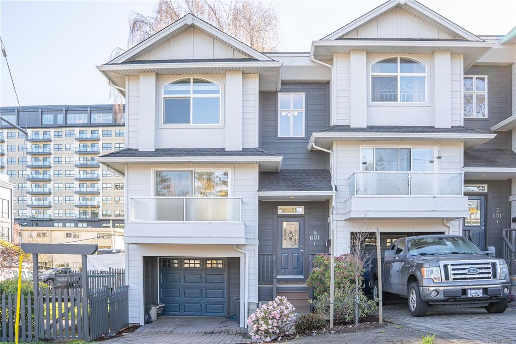 Third View of 601 Nelson St, Esquimalt, BC, V9A 6P7