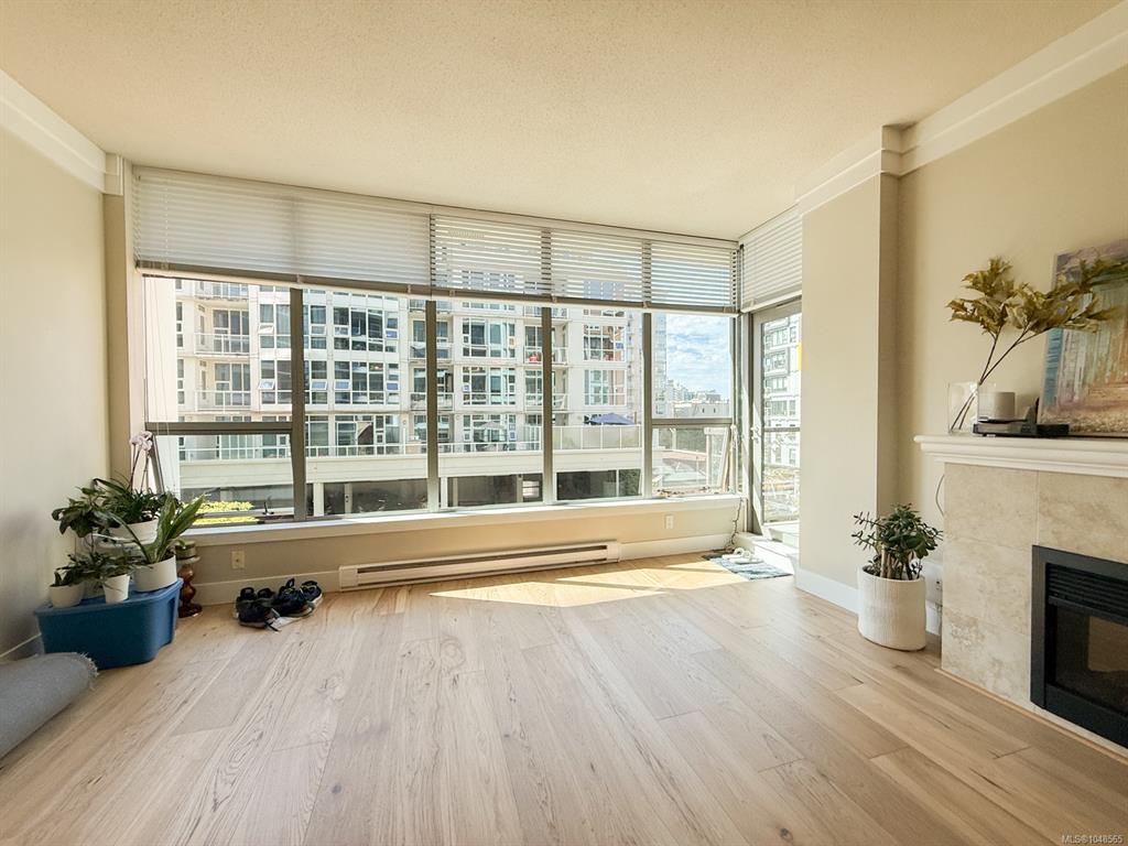Third View of 845 Yates St, The Wave, Victoria, BC, V8W 4A3