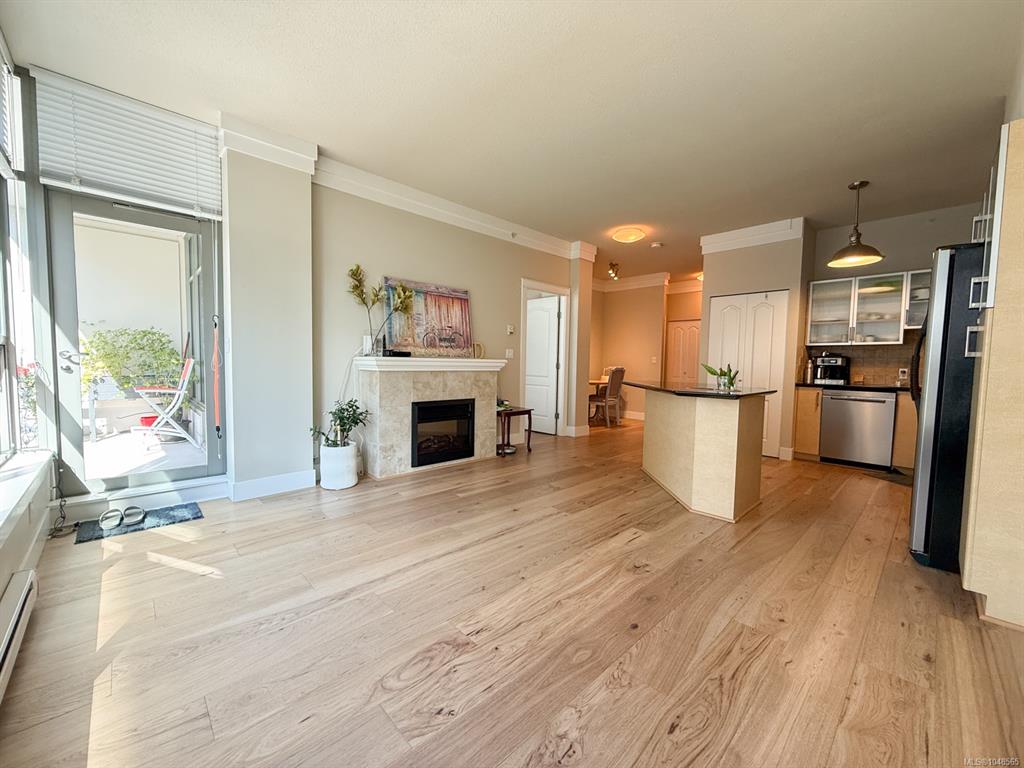 Fourth View of 845 Yates St, The Wave, Victoria, BC, V8W 4A3