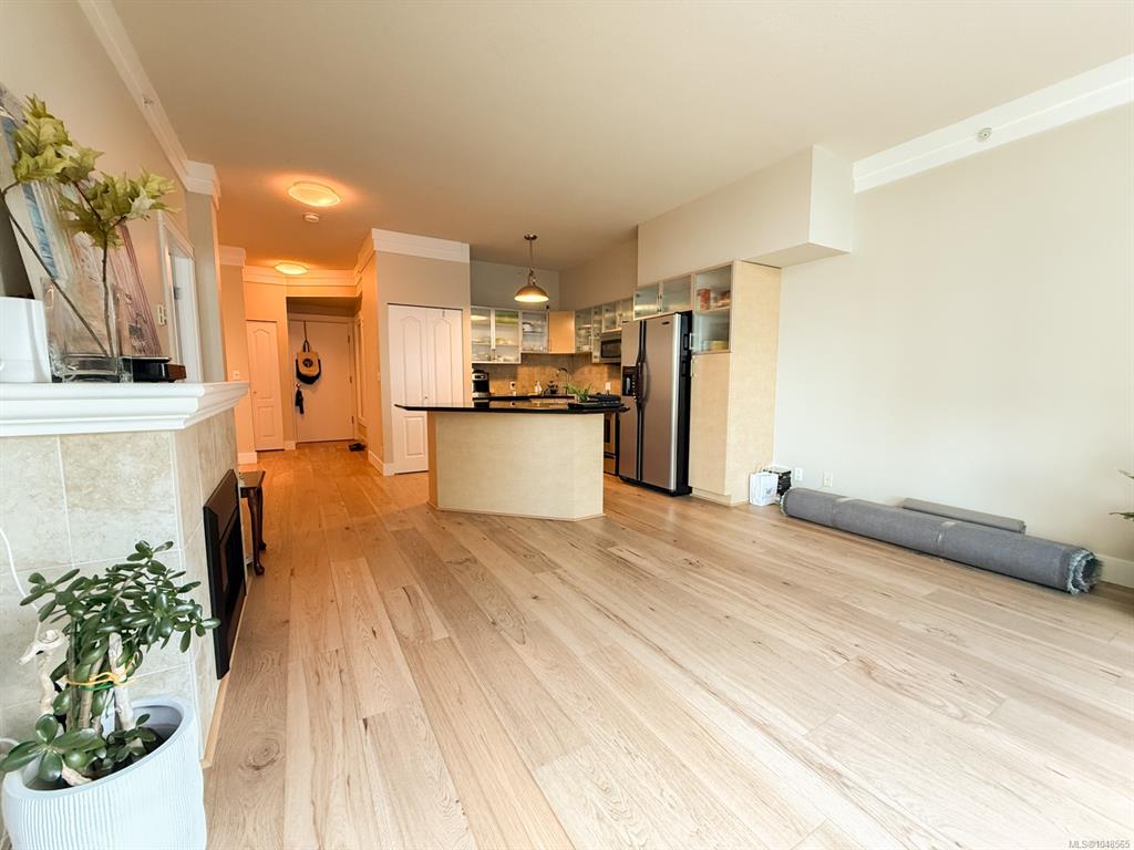 Fifth View of 845 Yates St, The Wave, Victoria, BC, V8W 4A3