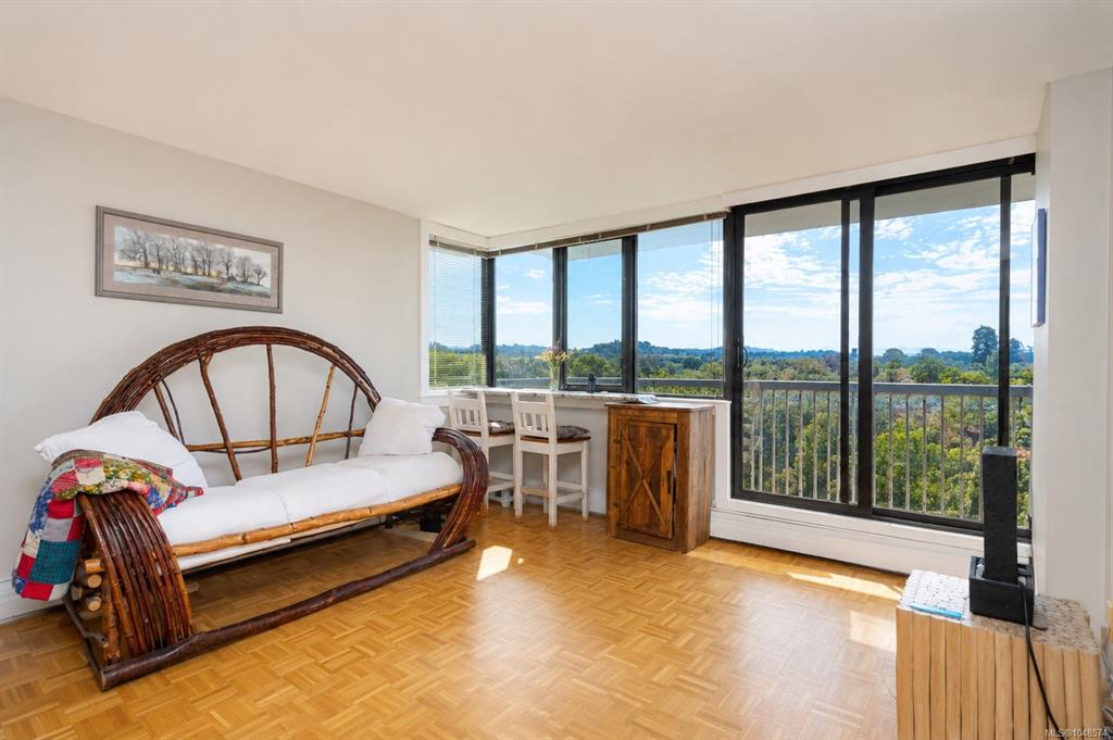 Fourth View of 647 Michigan St, Orchard House, Victoria, BC, V8V 1S9
