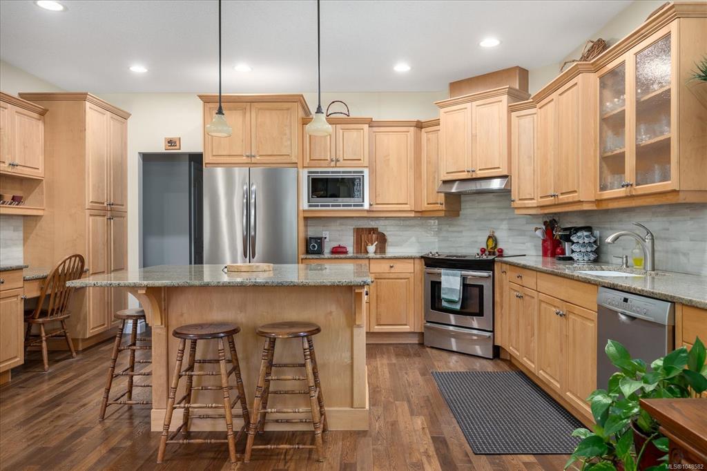 Fifth View of 601 Meadow Dr, French Creek, BC, V9K 2T2