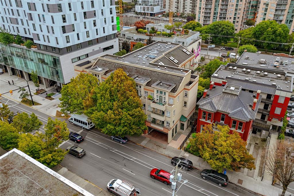 Third View of 1015 Johnson St, The Monterey, Victoria, BC, V8V 3N6