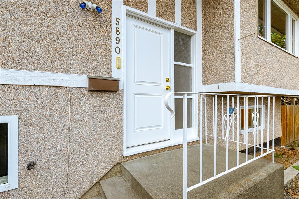 Fourth View of 5890 Chesterfield Ave, Duncan, BC, V9L 3M7