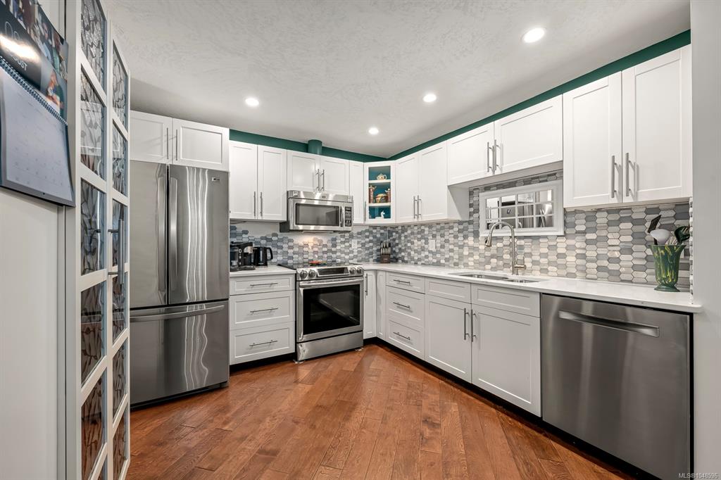 Third View of 1970 Comox Ave, Cambria Gardens, Comox, BC, V9M 3M7