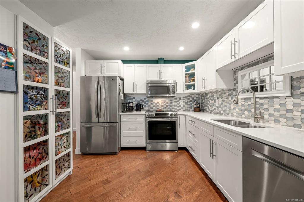 Fourth View of 1970 Comox Ave, Cambria Gardens, Comox, BC, V9M 3M7