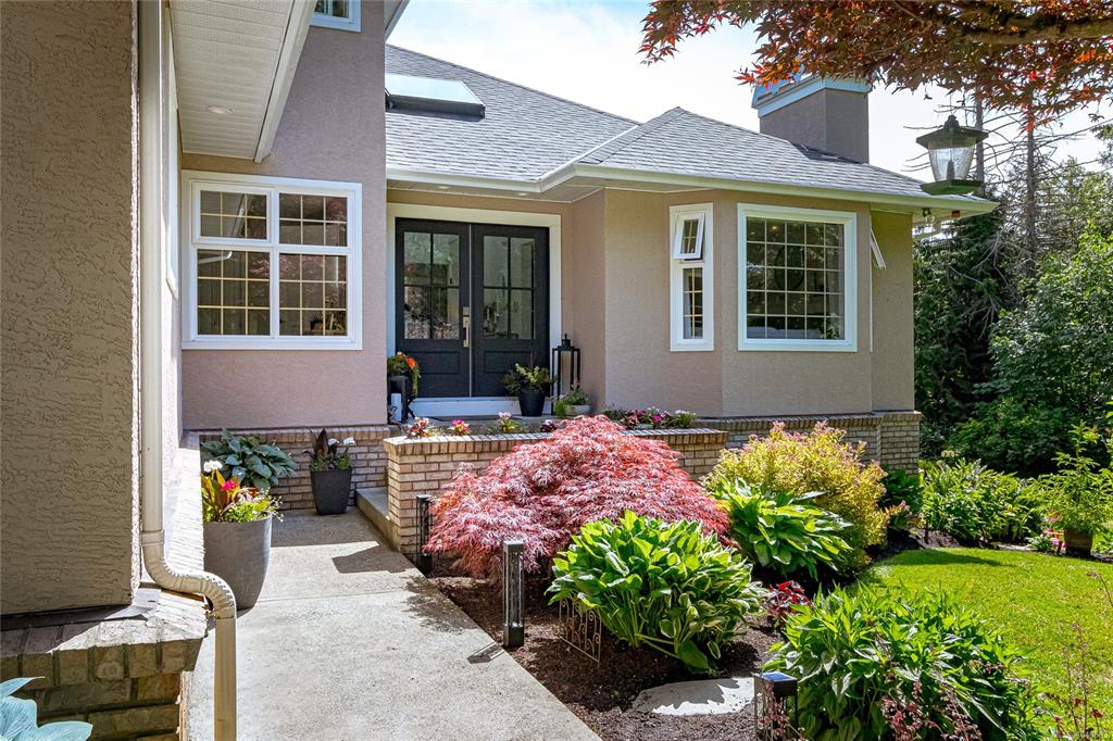 Fifth View of 1650 Tatlow Rd, North Saanich, BC, V8L 5R3