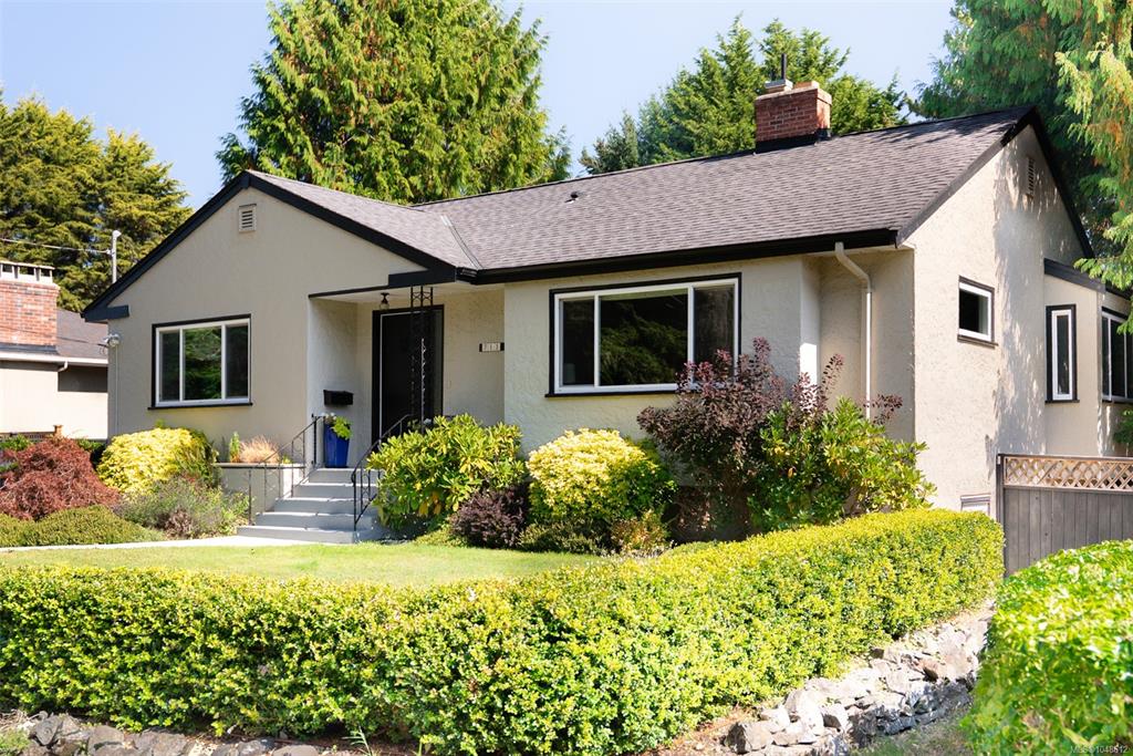 Third View of 711 Richmond Ave, Victoria, BC, V8S 3Z2
