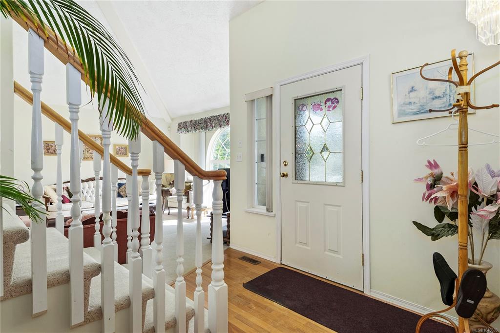 Third View of 712 Bowen Dr, Campbell River, BC, V9H 1S1