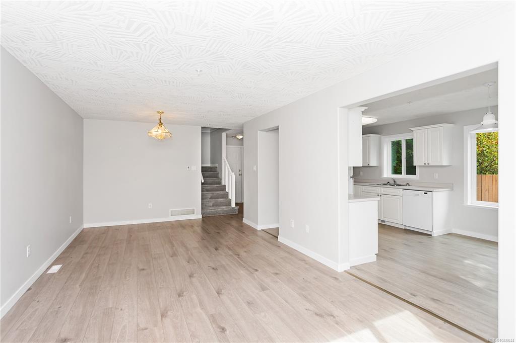 Fifth View of 6240 Parkwood Dr, Parklane, Nanaimo, BC, V9T 6K9