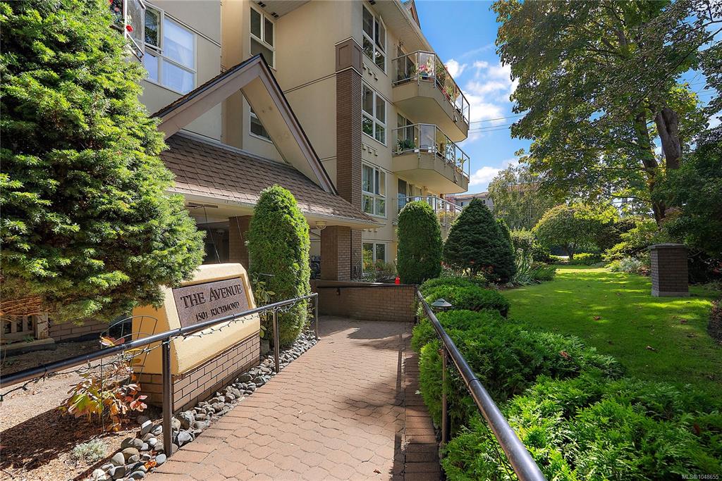 Fourth View of 1501 Richmond Ave, Victoria, BC, V8R 4P7
