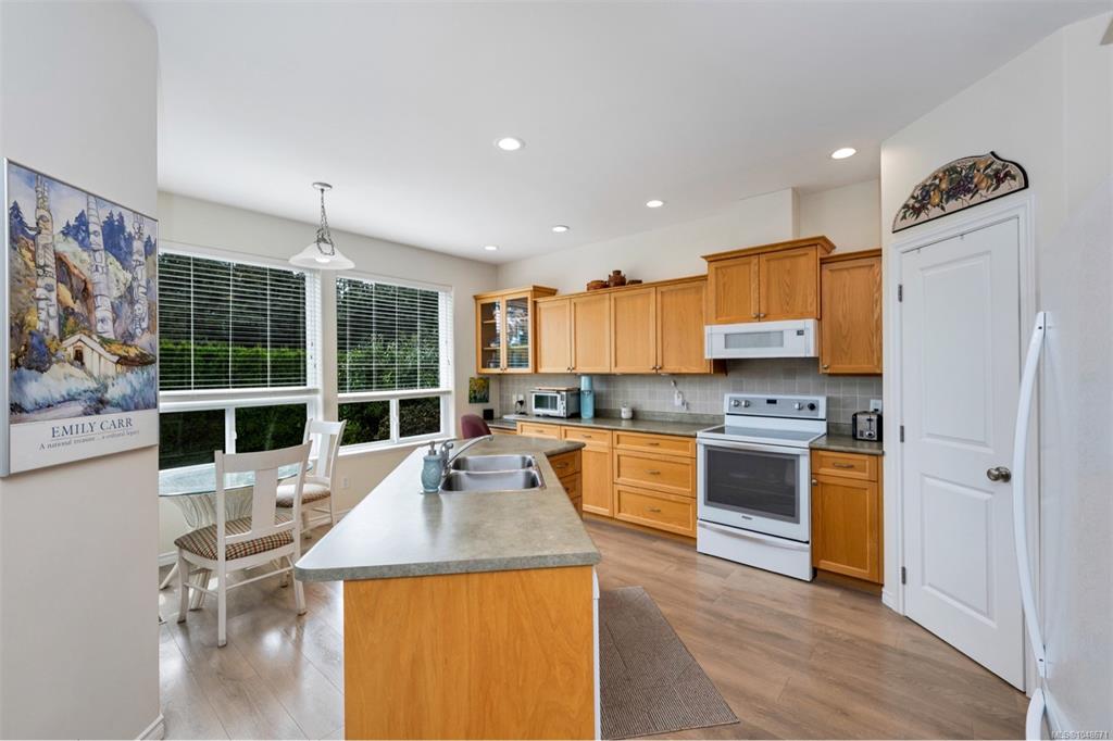 Fourth View of 912 Brulette Pl, Sunset Maples, Mill Bay, BC, V0R 2P0