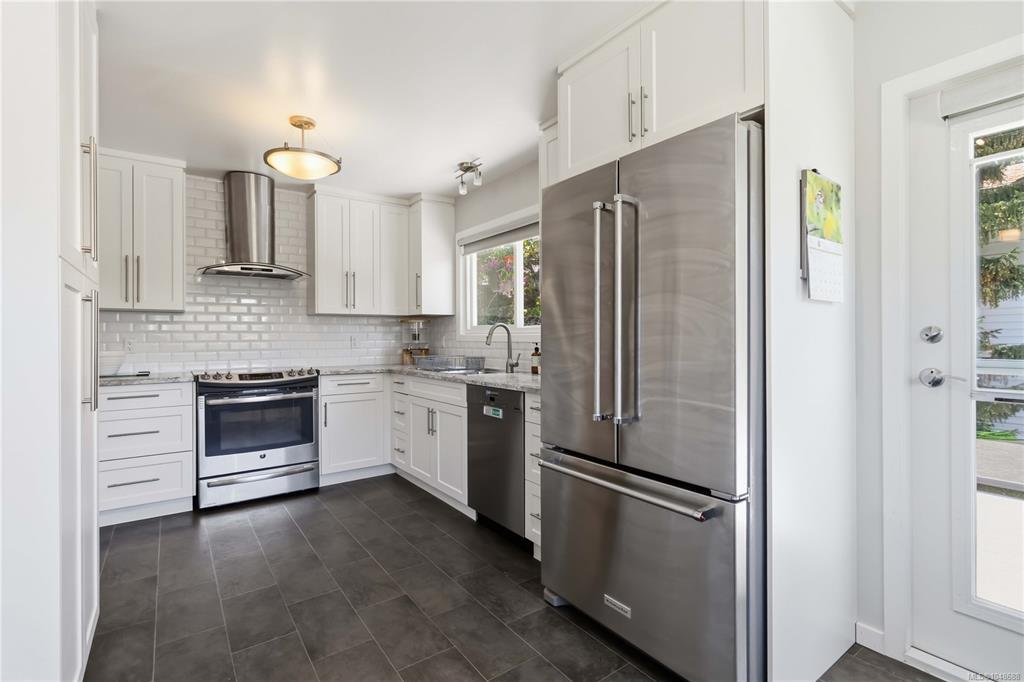 Fourth View of 1909 Ferndale Rd, Saanich, BC, V8N 2Y4
