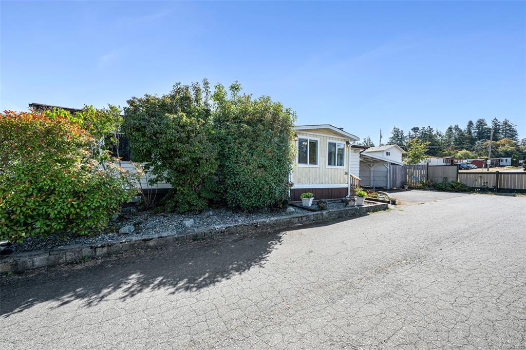 Third View of 1545 Middle Rd, Esquimalt, BC, V9A 0E4