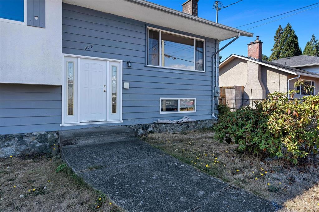 Fourth View of 909 Shearwater St, Esquimalt, BC, V9A 4V3