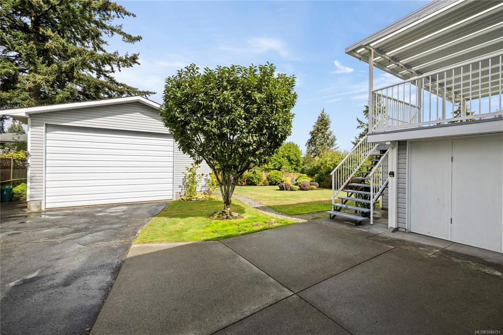 Third View of 3550 Country Club Dr, Nanaimo, BC, V9T 1T9