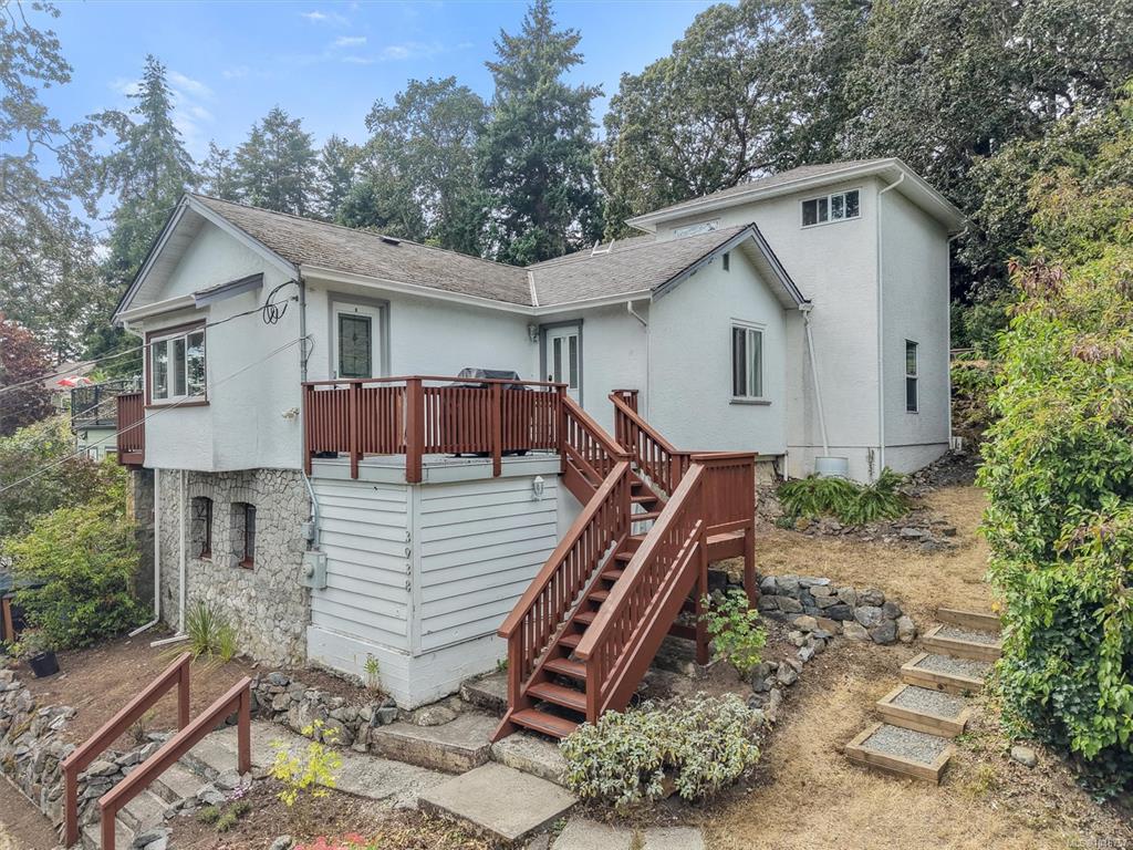Third View of 3938 Wilkinson Rd, Saanich, BC, V8Z 5A2