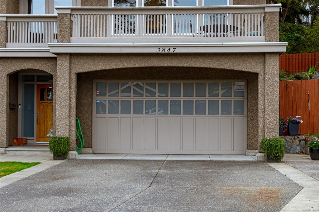 Fourth View of 3847 Cardie Crt, Saanich, BC, V8Z 7G8