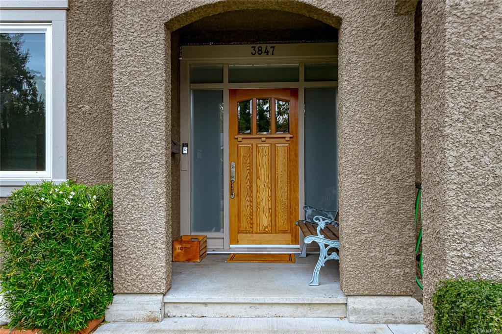 Fifth View of 3847 Cardie Crt, Saanich, BC, V8Z 7G8