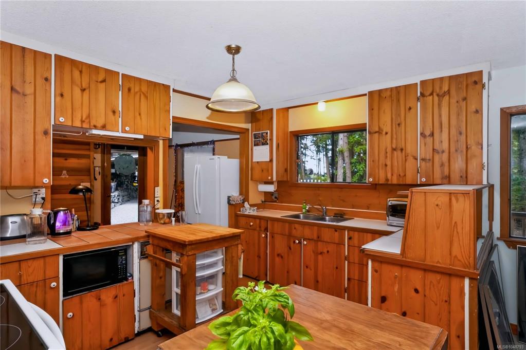 Fifth View of 119 Creekside Dr, Salt Spring, BC, V8K 2E4