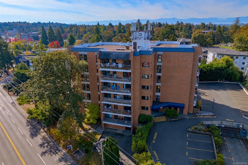Second View of 4030 Quadra St, The Mirador, Saanich, BC, V8X 1K2