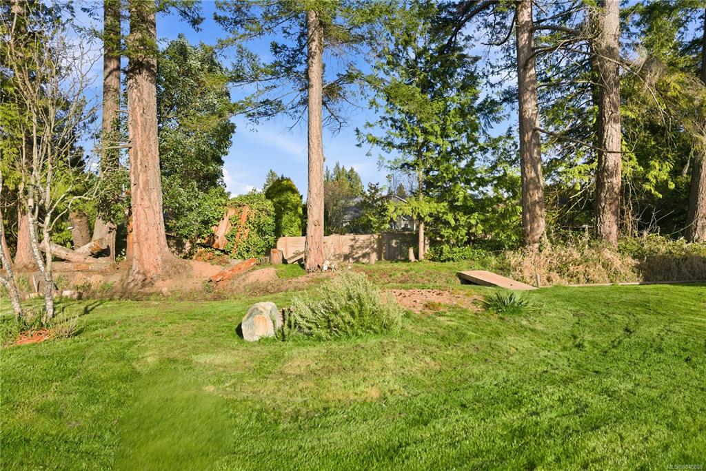 Third View of 575 Johnstone Rd, Parksville, BC, V9P 2A5