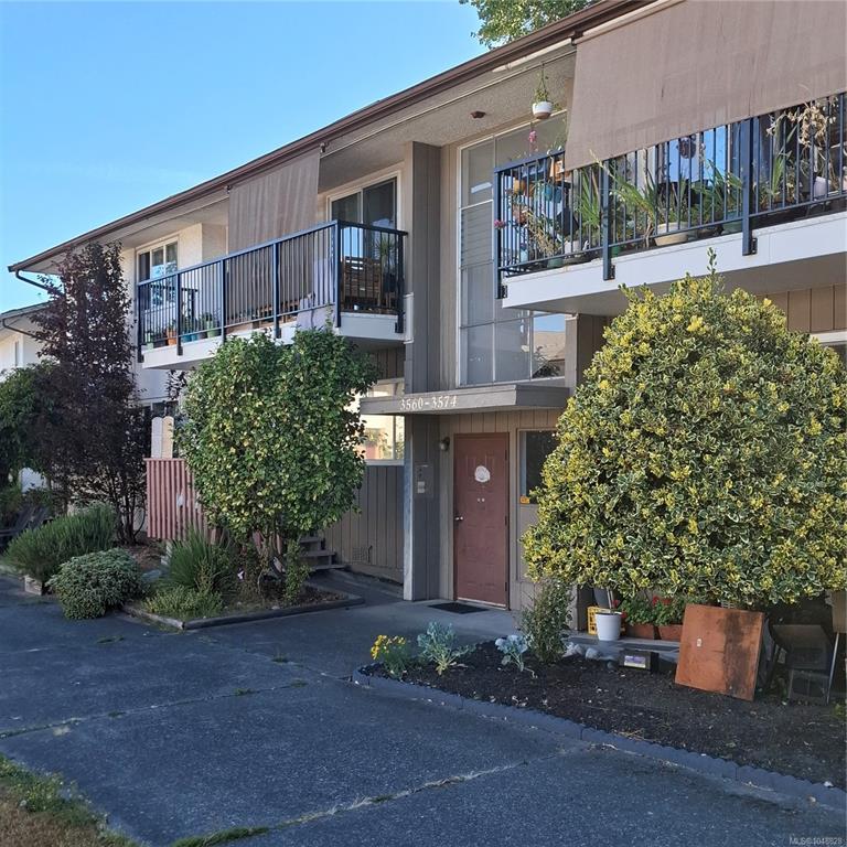 Third View of 3566 Tillicum Rd, Parkside, Saanich, BC, V8Z 4H4