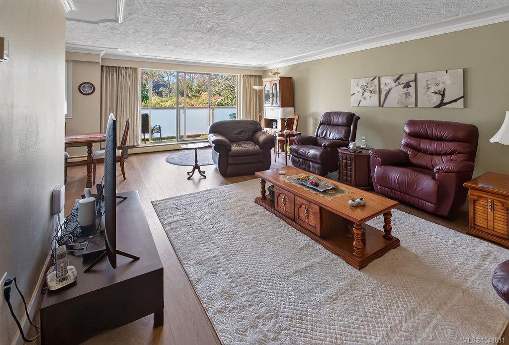 Fifth View of 1025 Inverness Rd, Saanich, BC, V8X 2S2