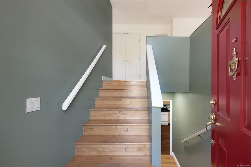 Fifth View of 1215 Cloake Hill Rd, North Saanich, BC, V8L 5K3