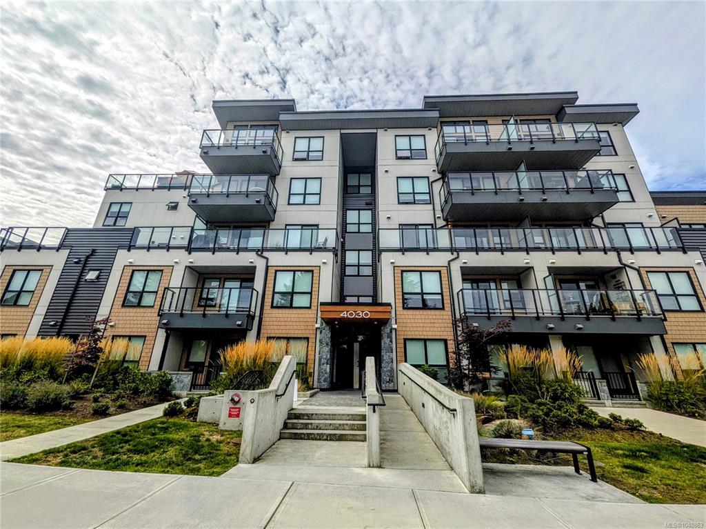 Second View of 4030 Shelbourne St, Saanich, BC, V8N 3E4